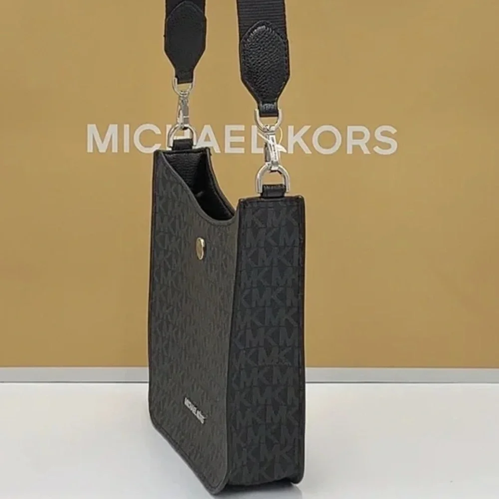MICHAEL KORS Briley Small Logo Messenger Bag BLACK SIGNATURE COLOR